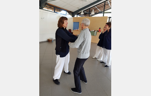 Exercice de Tui Shou avec Marie-Claude Bourdieu, à gauche, enseignante à Damazan et Nérac. 