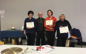 Photo de groupe: les membres distinguées, Bernadette Dal Bello, Marie-Claude Bourdieu et Sabine Ortolan entourent le Président de Toum Garonne, Joël Lemarchand. 